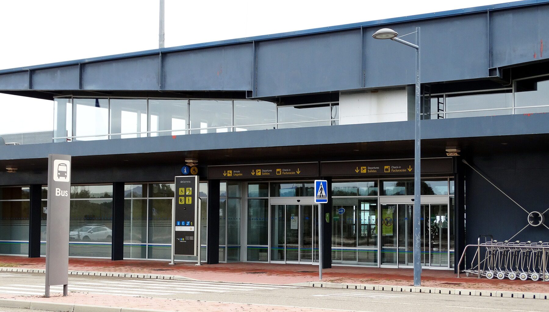 Terminal principal del aeropuerto Huesca-Pirineos