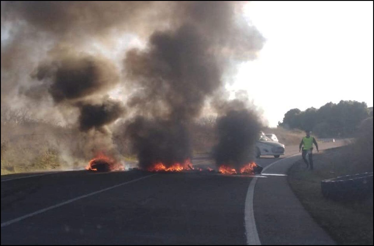 Barricada en la A-1240 cerca de Alcampell - 17 de febrero de 2019